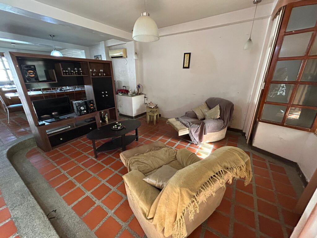 LOS ROBLES (12)