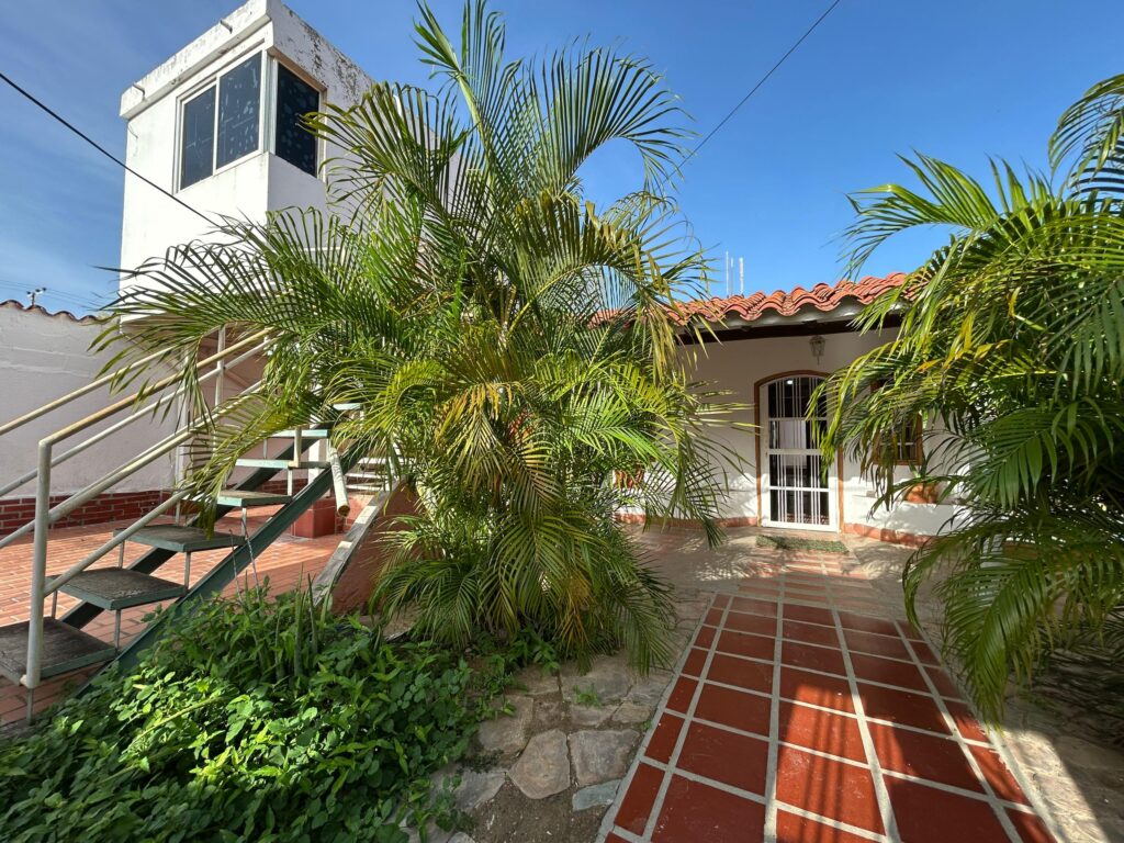 LOS ROBLES (14)
