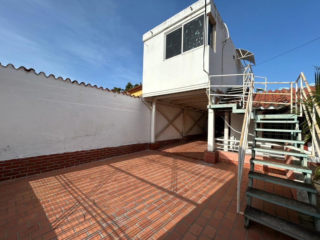 LOS ROBLES (17)