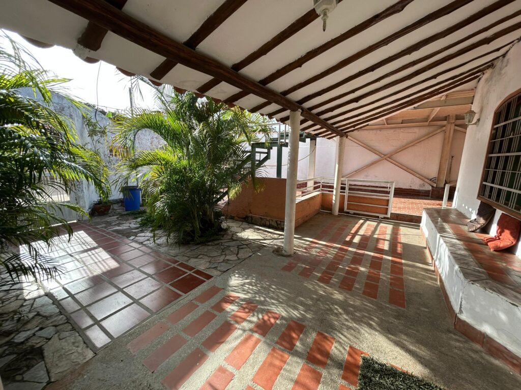 LOS ROBLES (19)